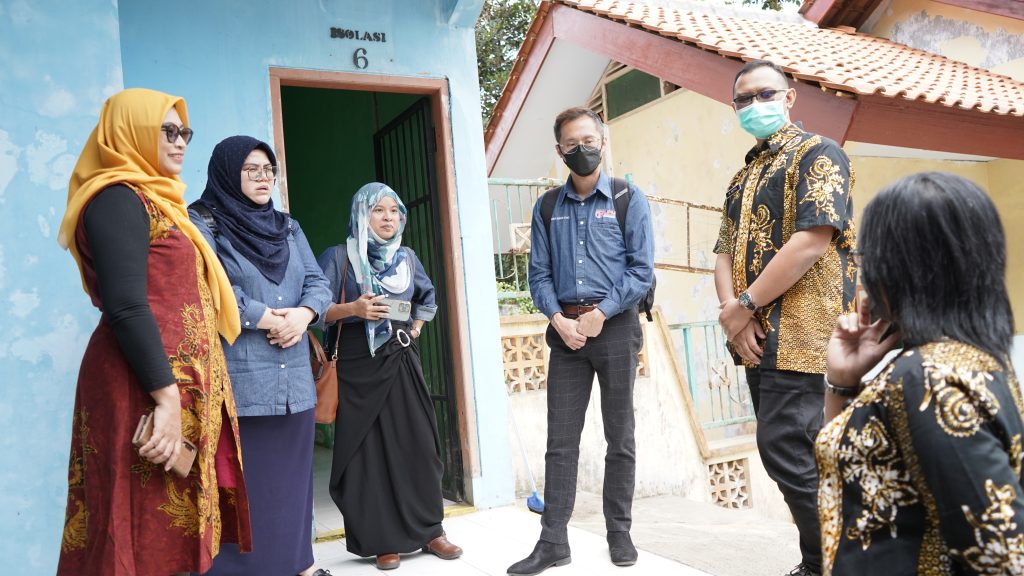 Meninjau sarana prasaranan dan aktivitas di Rumah Sakit Jiwa Licin