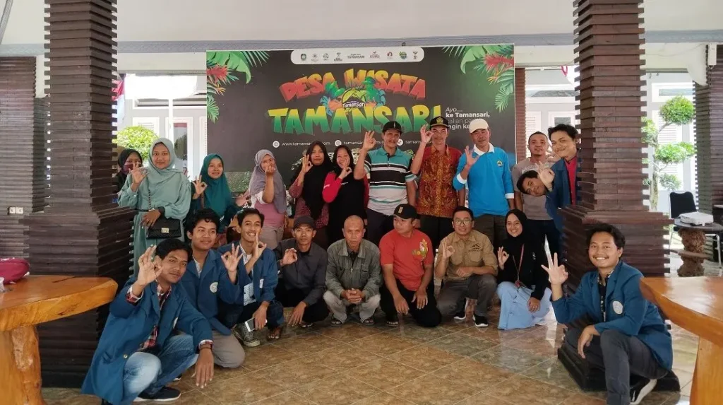 Kegiatan pengabdian masyarakat di Desa Tamansari