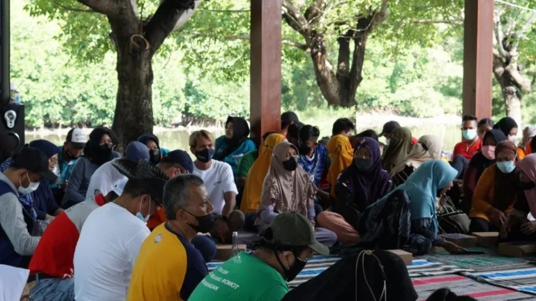 Kegiatan pengabdian masyarakat Prodi Akuakultur di Kelurahan Karangrejo, Pulau Santen